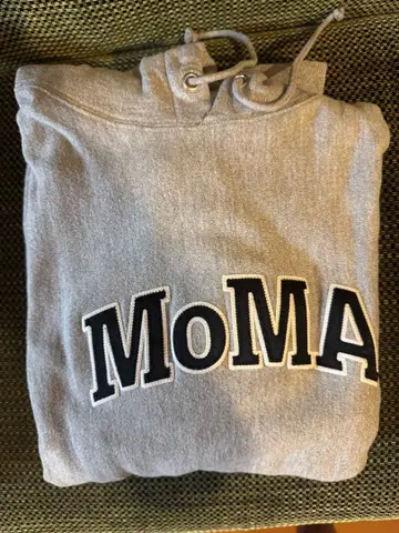 MoMA 그레이 후드 부착 후드티