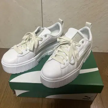 PUMA 화이트 통굽 스니커즈