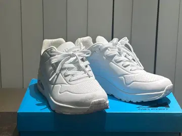 SKECHERS 에어쿠션 화이트 스니커즈