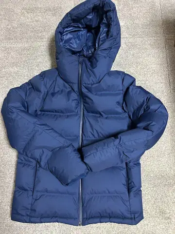 컨디션 최상 UNIQLO 유니클로 심리스 다운 S 파랑 경량 발수 방풍