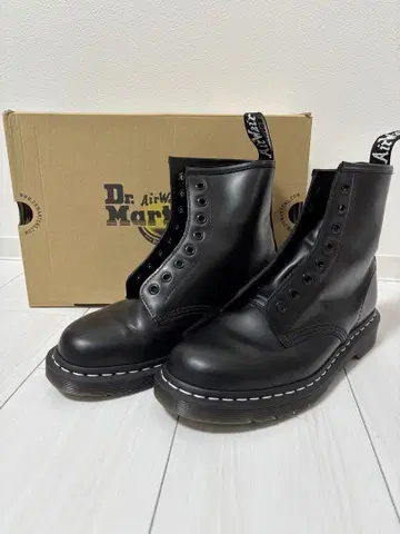 닥터마틴 Dr.Martens 1460 8홀 화이트 스티치