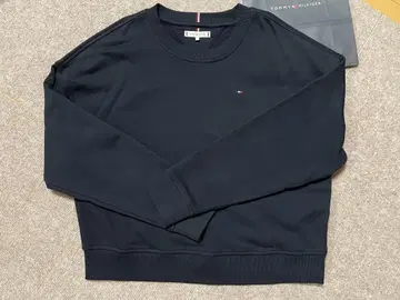 TOMMY HILFIGER 네이비 맨투맨