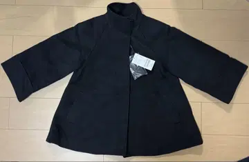 블랙 버튼 달린 코트