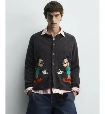택 포함 새상품 ZARA 미키마우스 울 가디건 M 사이즈 카본 색상