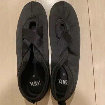 [실내 시착만 한 상품] ZARA 새틴 플랫슈즈 (사이즈 36)