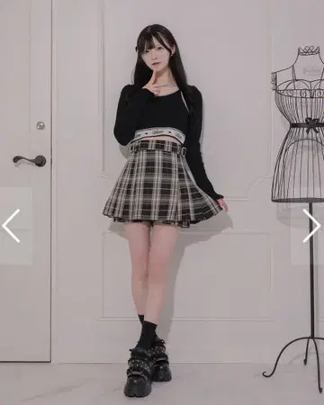 [ 새상품급 ] pium 사이드 벨트 플리츠 치마바지
