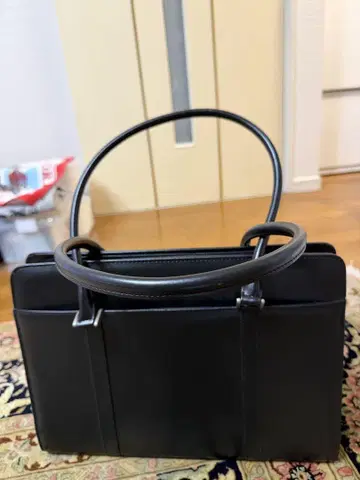 블랙 비즈니스 백 칸막이 포함
