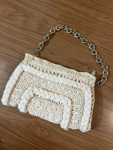 미사용 새상품 ZARA 자라 핸드백 화이트