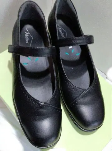 아틀리에 스트랩 펌프스 천연 가죽 3E 24.5cm 블랙