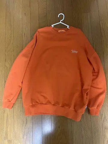 오렌지 트레이닝복