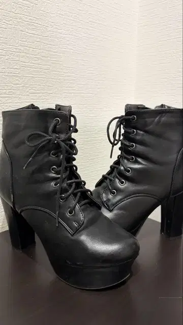 블랙 하이힐 부츠 레이스업
