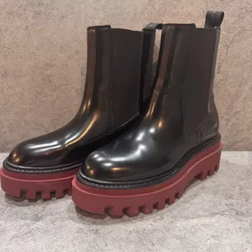 [ 캘빈클라인 진 ] 블랙 사이드 고어 부츠 레드 밑창 통굽