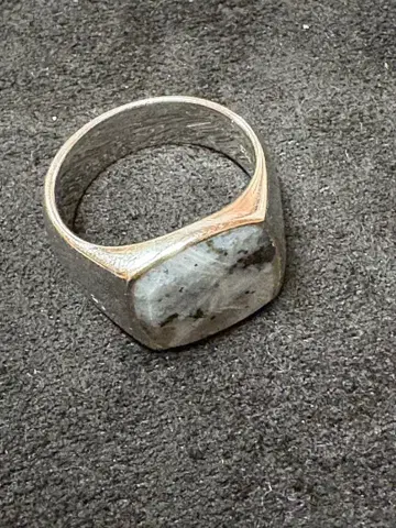 톰 우드 라르비카이트 16호