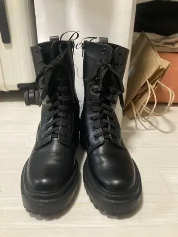 통굽 레이스업 블랙 부츠