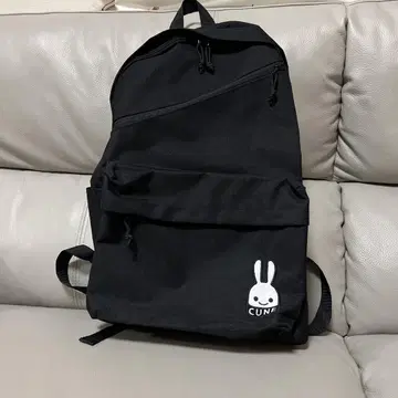 CUNE 블랙 럭색 백팩