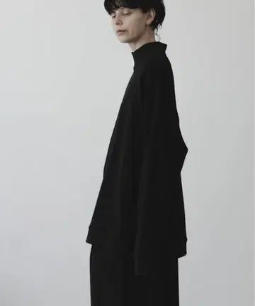 루즈 2WAY 리버서블 모크넥 맨투맨