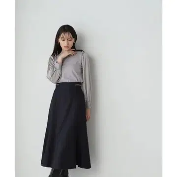 [새상품급] 내추럴 뷰티 베이직 라인 체인 플레어 머메이드 스커트