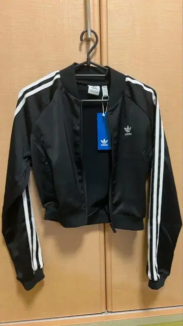 adidas 크롭 자켓 블랙