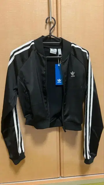 adidas 크롭 자켓 블랙