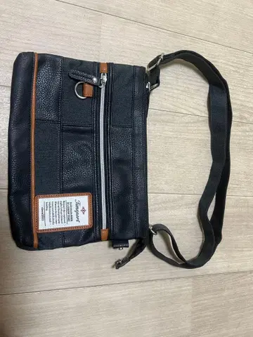 블랙 합성 피혁 숄더백