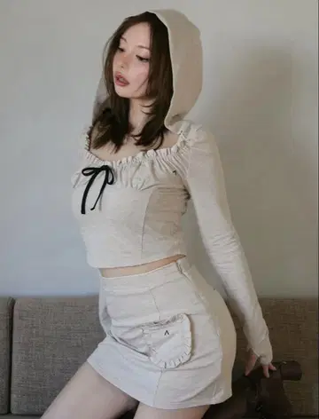 andmary Gather frill set up beige