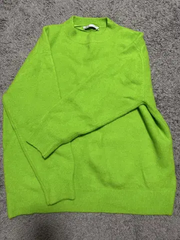 ZARA 형광 그린 긴팔 니트 M