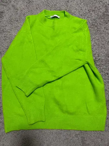 ZARA 형광 그린 긴팔 니트 M
