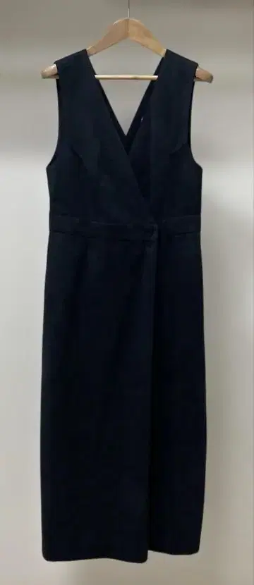 어반 리서치 ROSSO 스웨이드 V넥 스트레이트 원피스