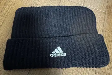adidas 블랙 리브 니트 고양이 귀 비니