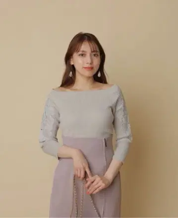 [ 새상품급 ] 마이 스트라다*자수 오프숄더 니트