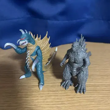 고질라와 가이강 2체 세트