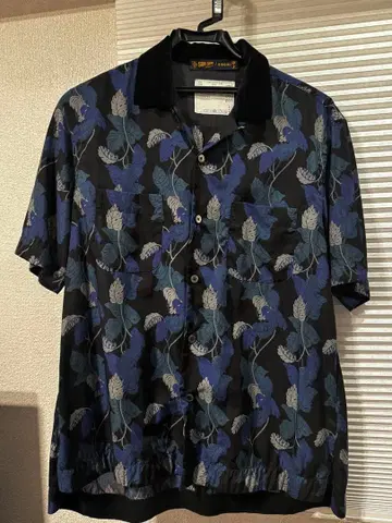 sacai SUN SURF 잎 패턴 반팔 셔츠