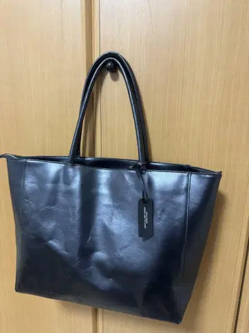 그린 레이블 릴랙싱 블랙 레더 토트백