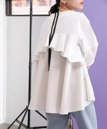 Eimee Law 코쿤 슬리브 백 프릴 상의 FREE SIZE