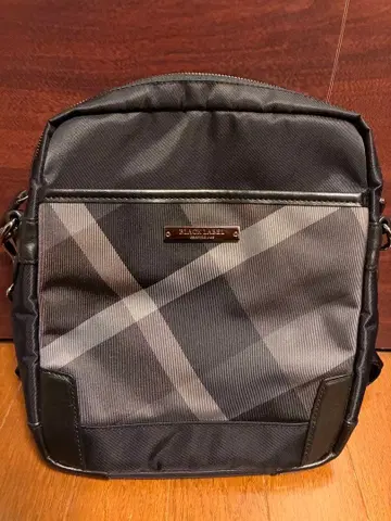 BLACK LABEL 체크 무늬 숄더백