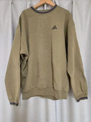 adidas 올리브색 크루넥 맨투맨 M 사이즈 구제 의류