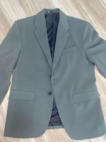 [ 거의 미사용 새상품 ] ZARA 남성용 다크 그린 자켓