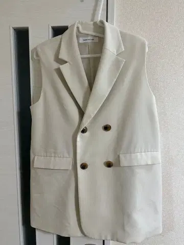 아이보리 더블 버튼 베스트 내추럴 뷰티 베이직
