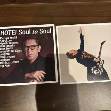 호테이 토모야스 메가 재킷 2장