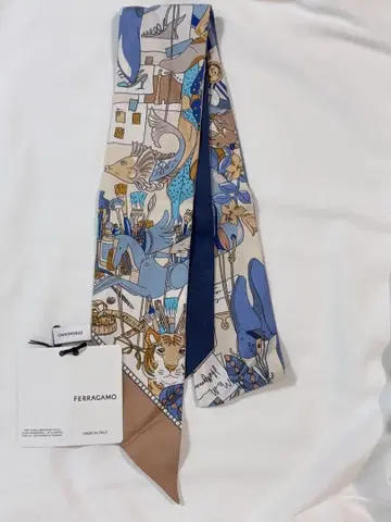 FERRAGAMO 아트 프린트 실크 스카프