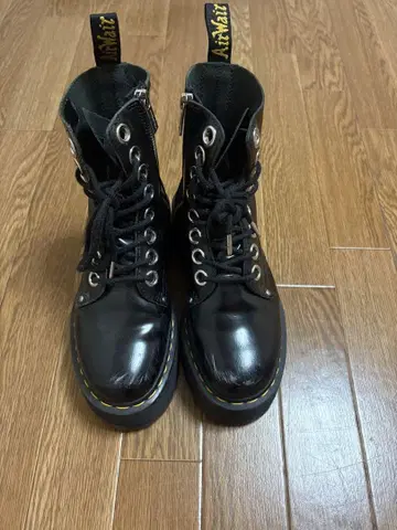 닥터 마틴 블랙 하이컷 부츠