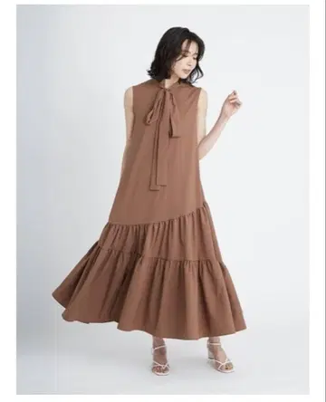 브라운 슬리브리스 티어드 원피스