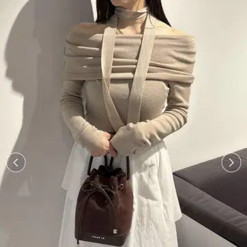 프레이 아이디 울 아크릴 오프숄더 풀오버 니트