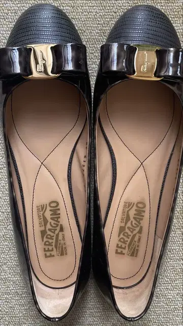 FERRAGAMO 플랫슈즈