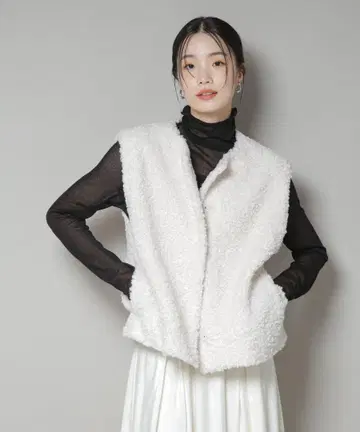 나노 유니버스 카링 인조 모피 베스트 아이보리