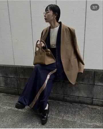 [새상품급] AMERI 아메리 네이비 사이드 브라운 라인 스포티 스커트