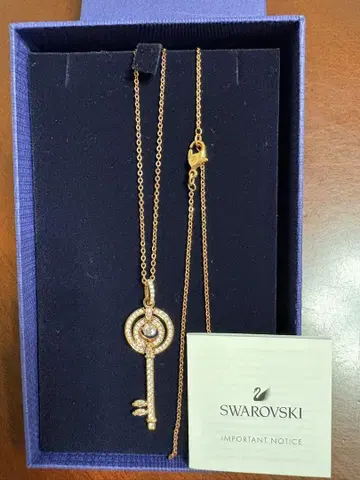 Swarovski 열쇠 모티브 핑크 골드 목걸이