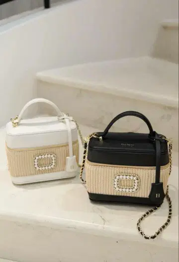 Raffia Effect Crystal Vanity Bag / black