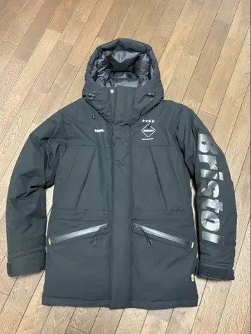FCRB 다운 벤치 코트