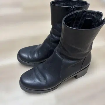 CAMPER 블랙 가죽 숏부츠